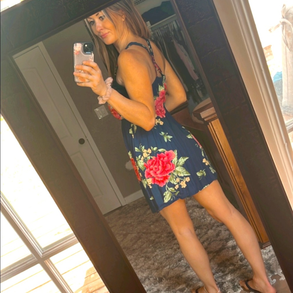 Abercrombie & Fitch floral mini dress 👗💙